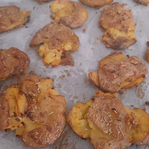 Cosce di pollo al forno con patate schiacciate - procedimento 1