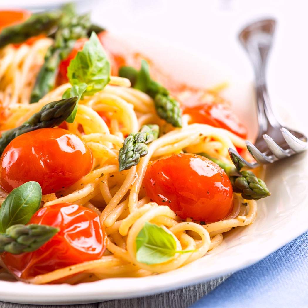 Spaghetti con Asparagi e Pomodorini
