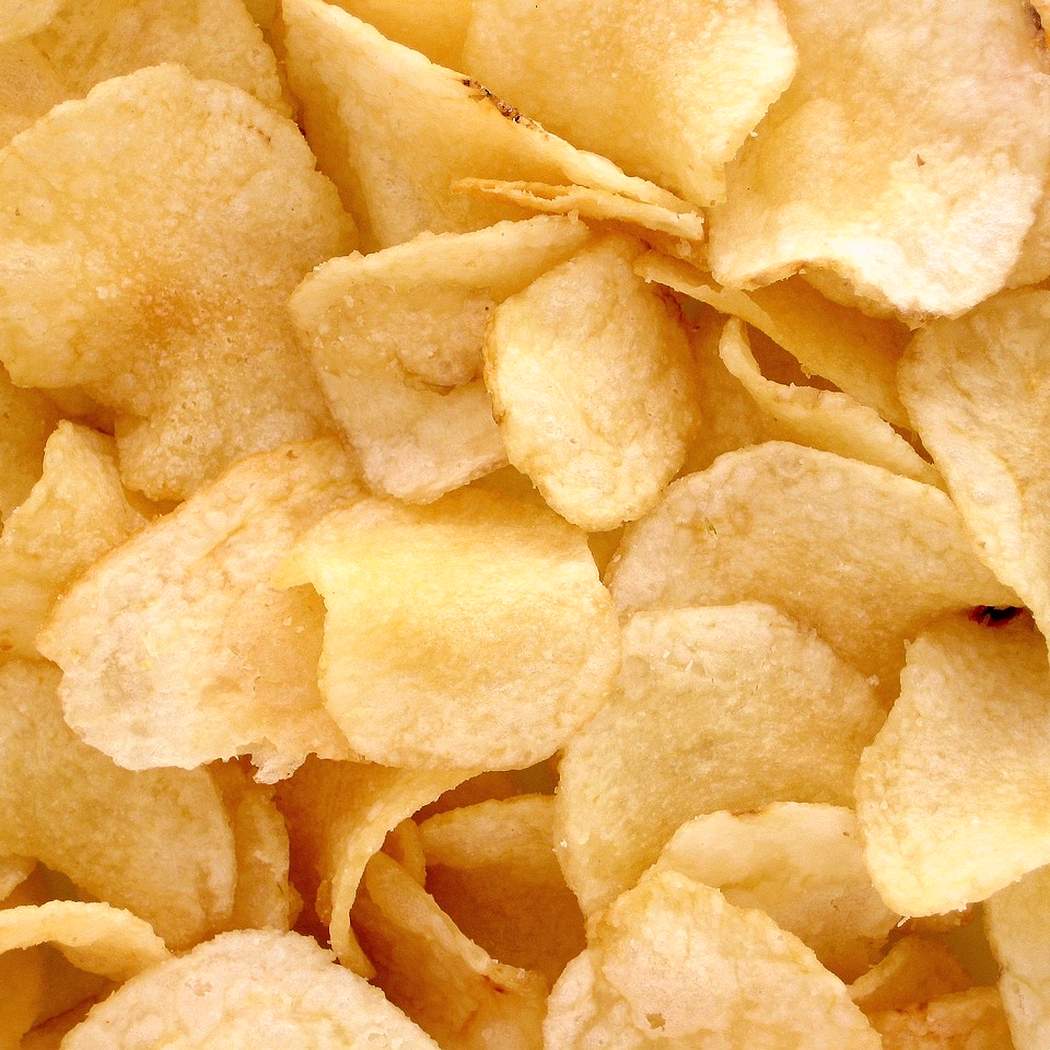 Domowe chipsy ziemniaczane z solą i octem