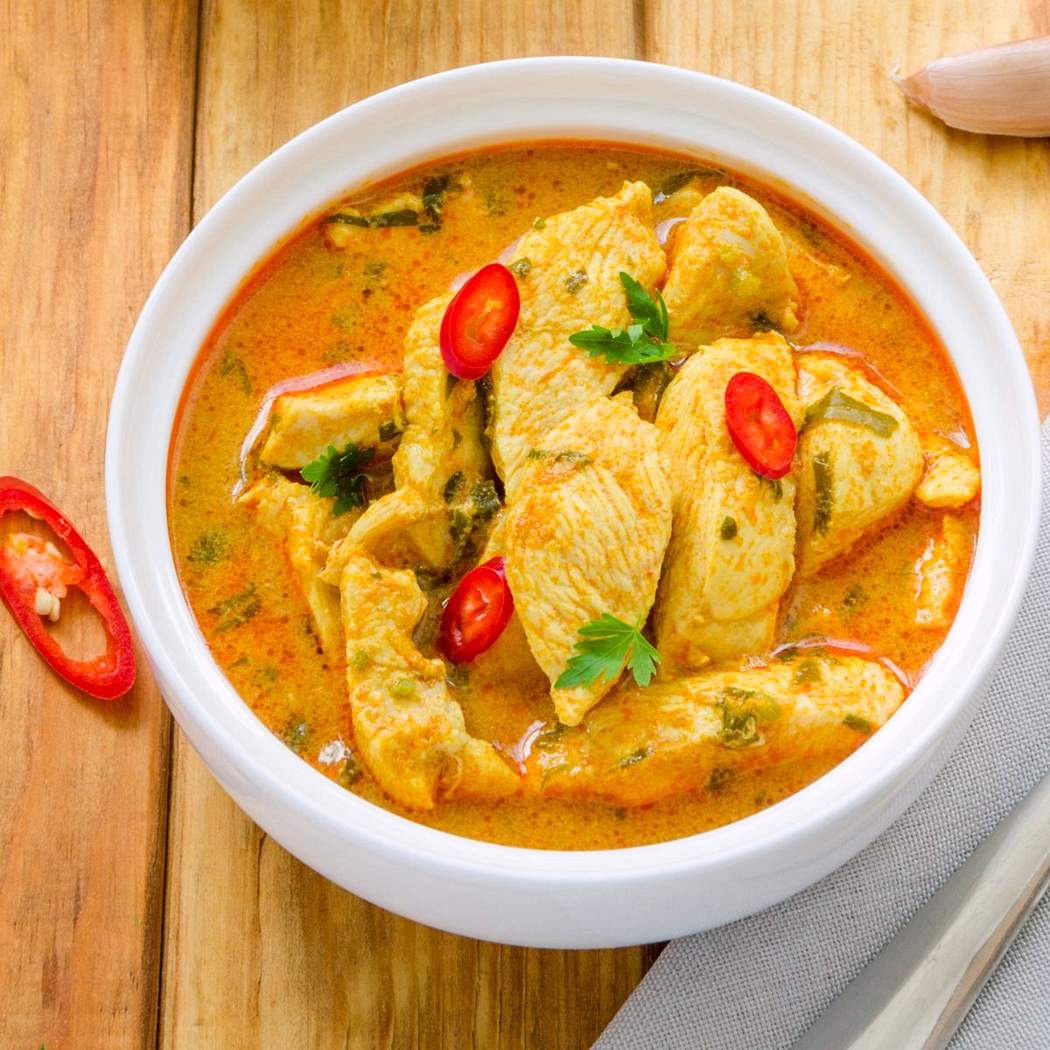 Csirkemell curry mártással