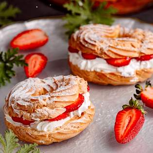 Frische, fluffige Zitronen-Baiser-Erdbeer-Mürbeteigkuchen - Rezeptvorschau