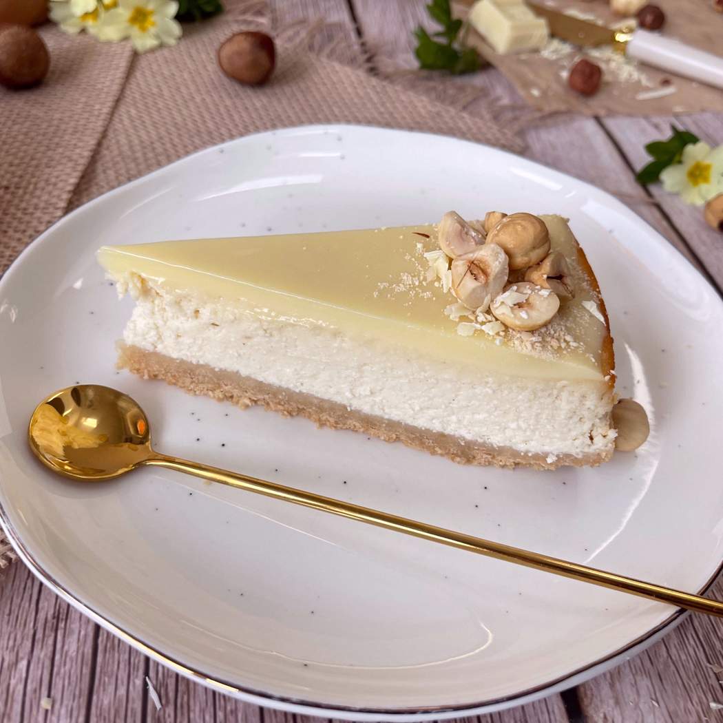 Sernik z orzechami laskowymi