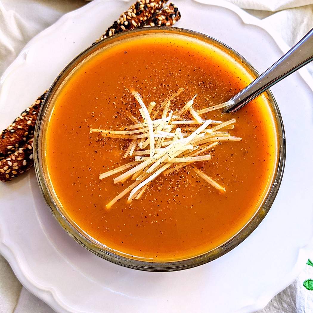 Zuppa cremosa di patate dolci vegetariane