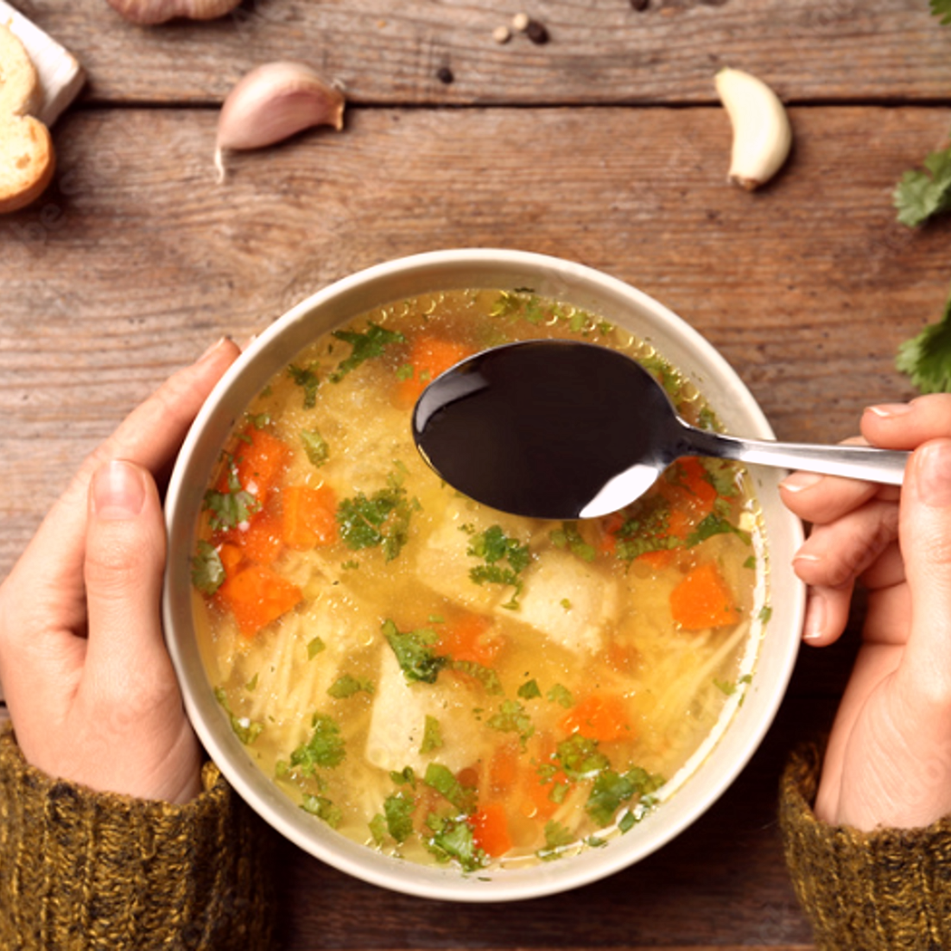 La classica zuppa di pollo in inverno