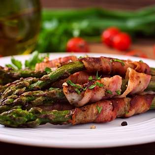Voorvertoning van recept Geroosterde asperges en in prosciutto gewikkelde bundels