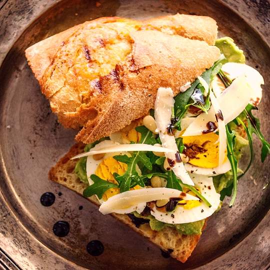 Anteprima ricetta Come preparare le Uova spaccate al burro su pane tostato