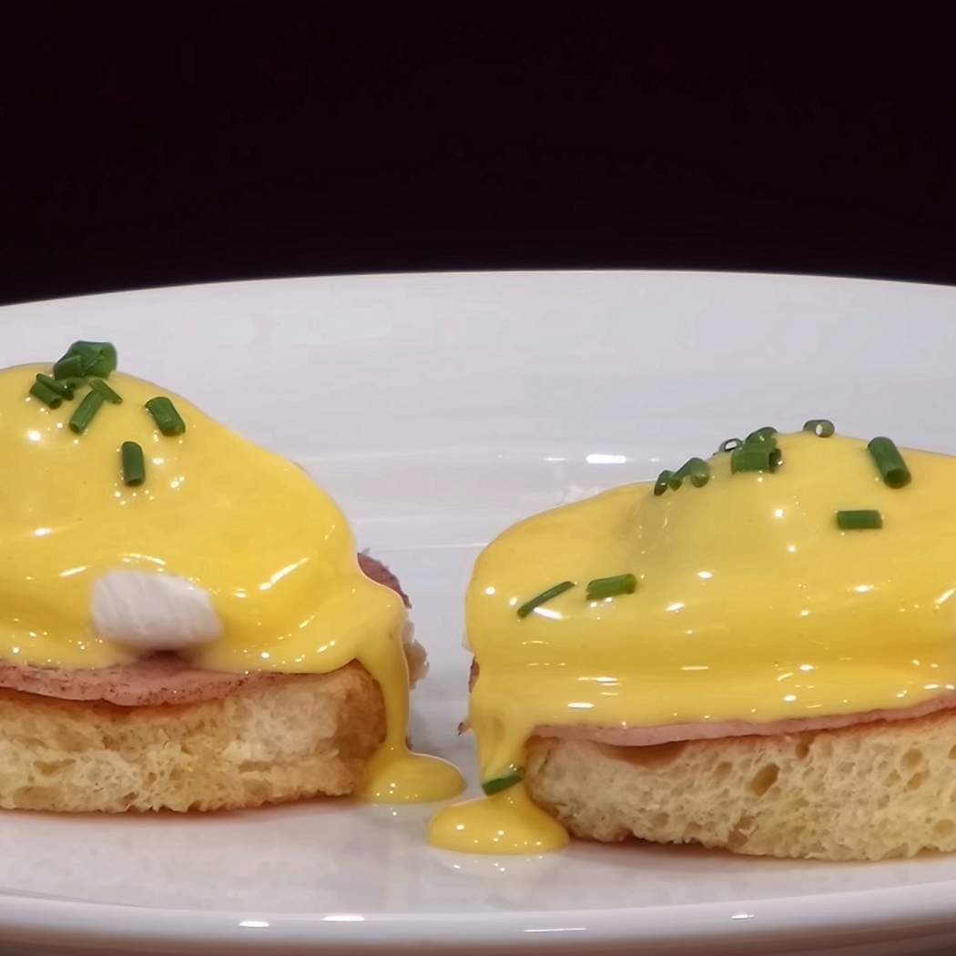Eggs benedict ricetta