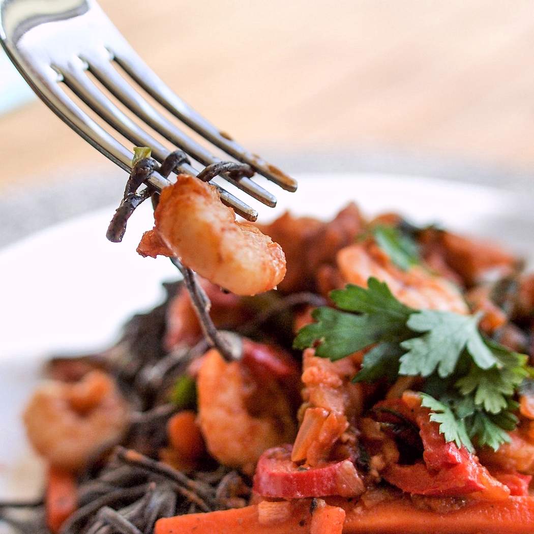 Fűszeres Thai Satay garnélarák Stir Fry