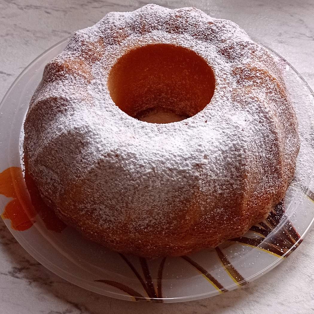 Idealny tort z bitą śmietaną