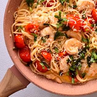 Recipe preview Easy Creamy Garlic Prawn Pasta