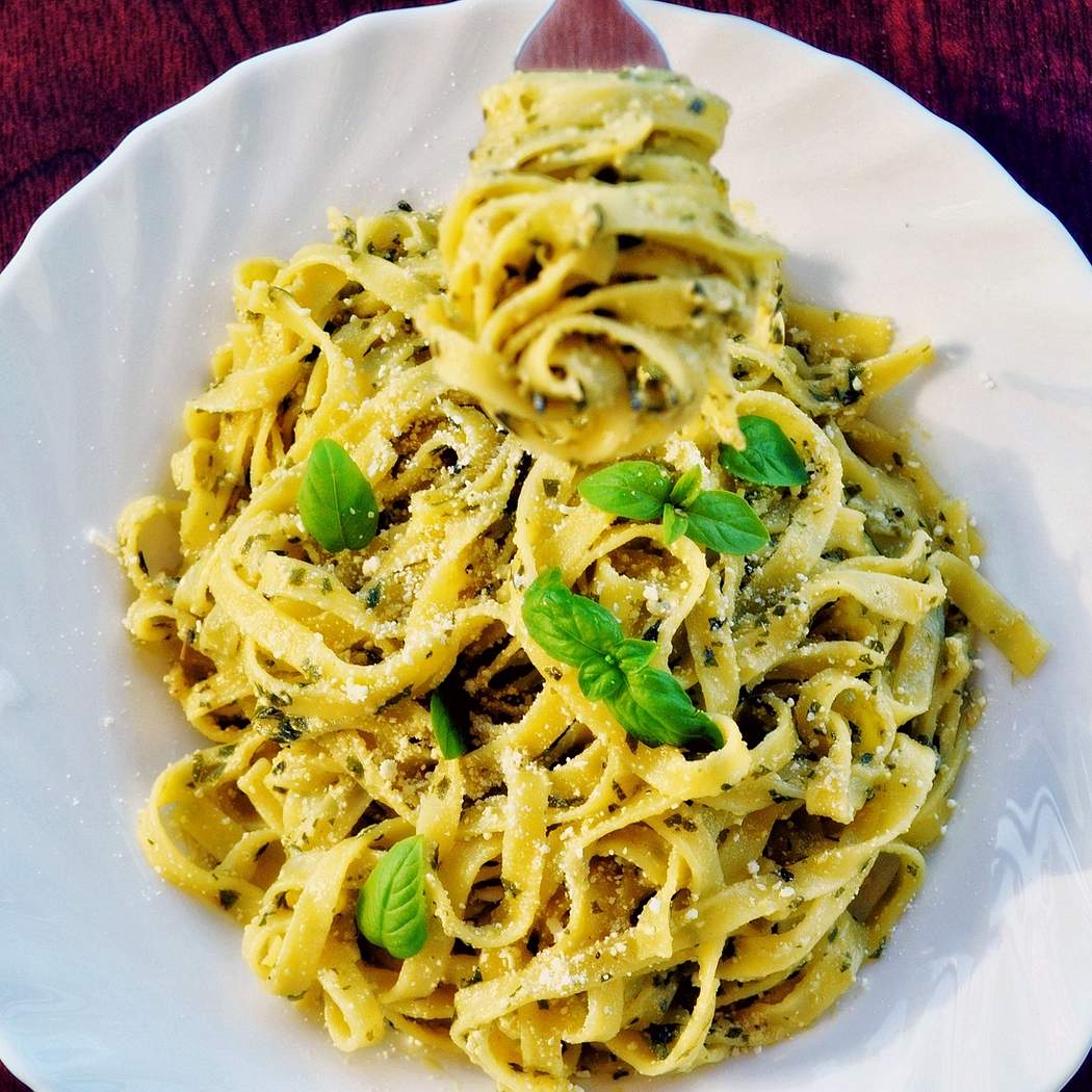 Pasta con panna e pesto
