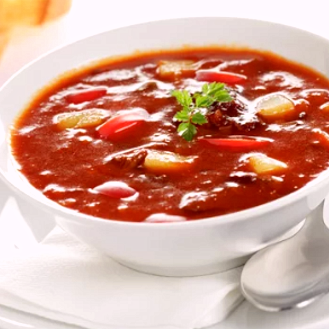 Robusta zuppa di gulasch di Capodanno