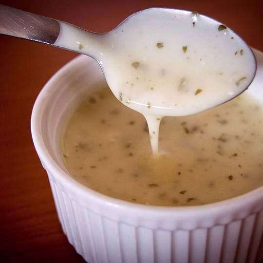 Anteprima ricetta Condimento salutare per insalata a base di yogurt greco cremoso