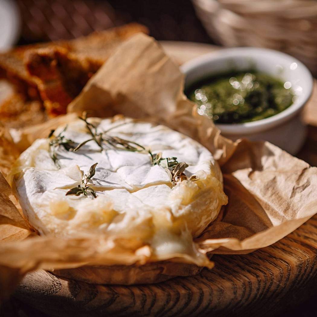 Sült camembert rozmaringgal