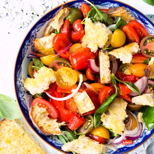 Knackiger Brot-Salat mit Gemüse und Vinaigrette - Rezeptvorschau