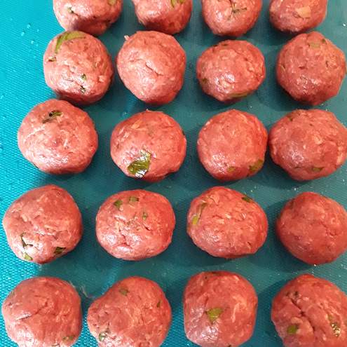 Vleesballetjes in ui-appelsaus - stap voor stap bereiding 1