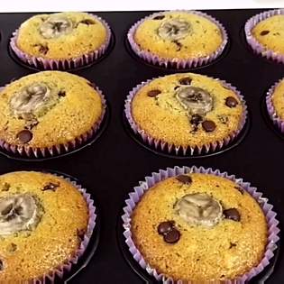 Recipe preview How to make Banana and chocolate muffins? Thermomix recipe