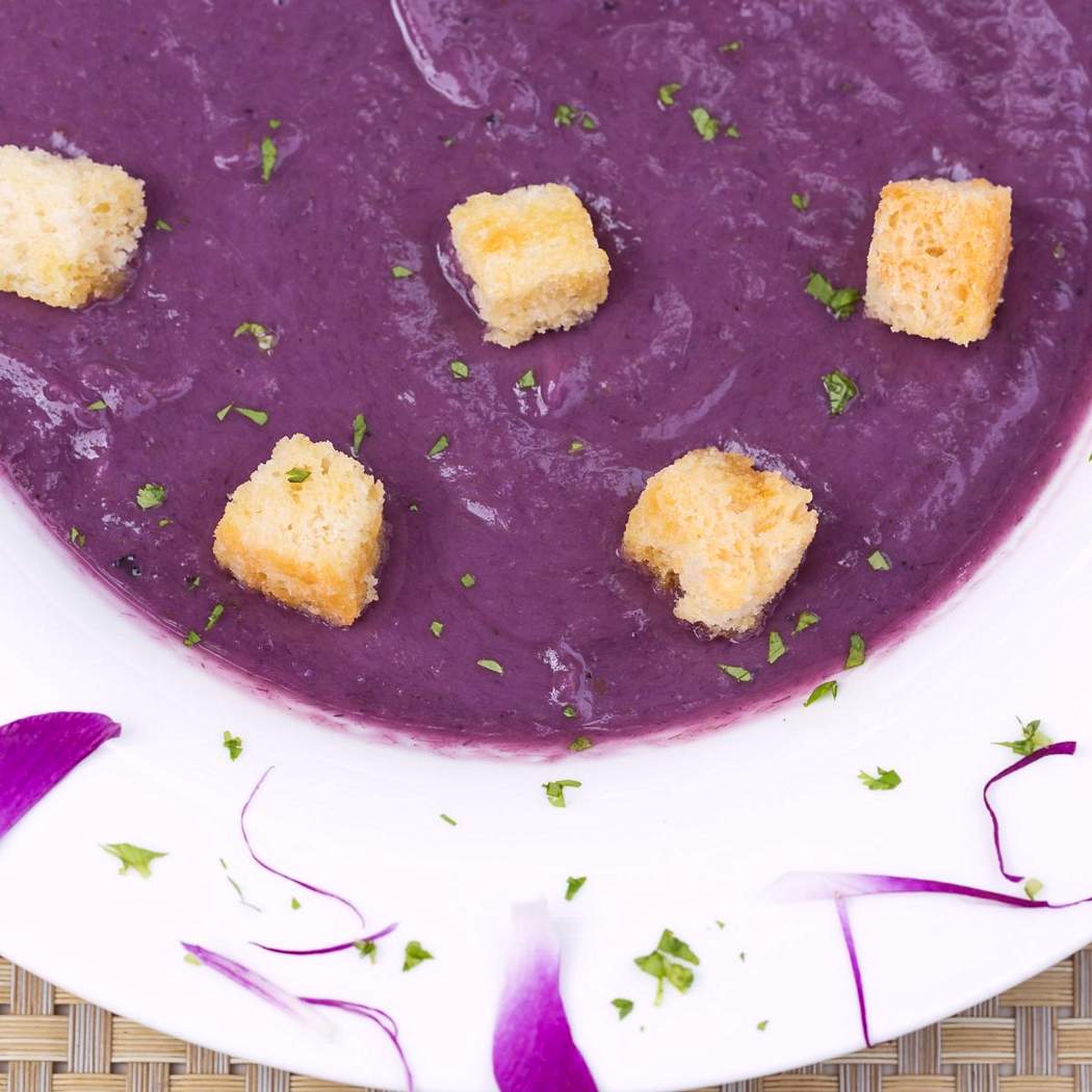 Zuppa cremosa con patate viola