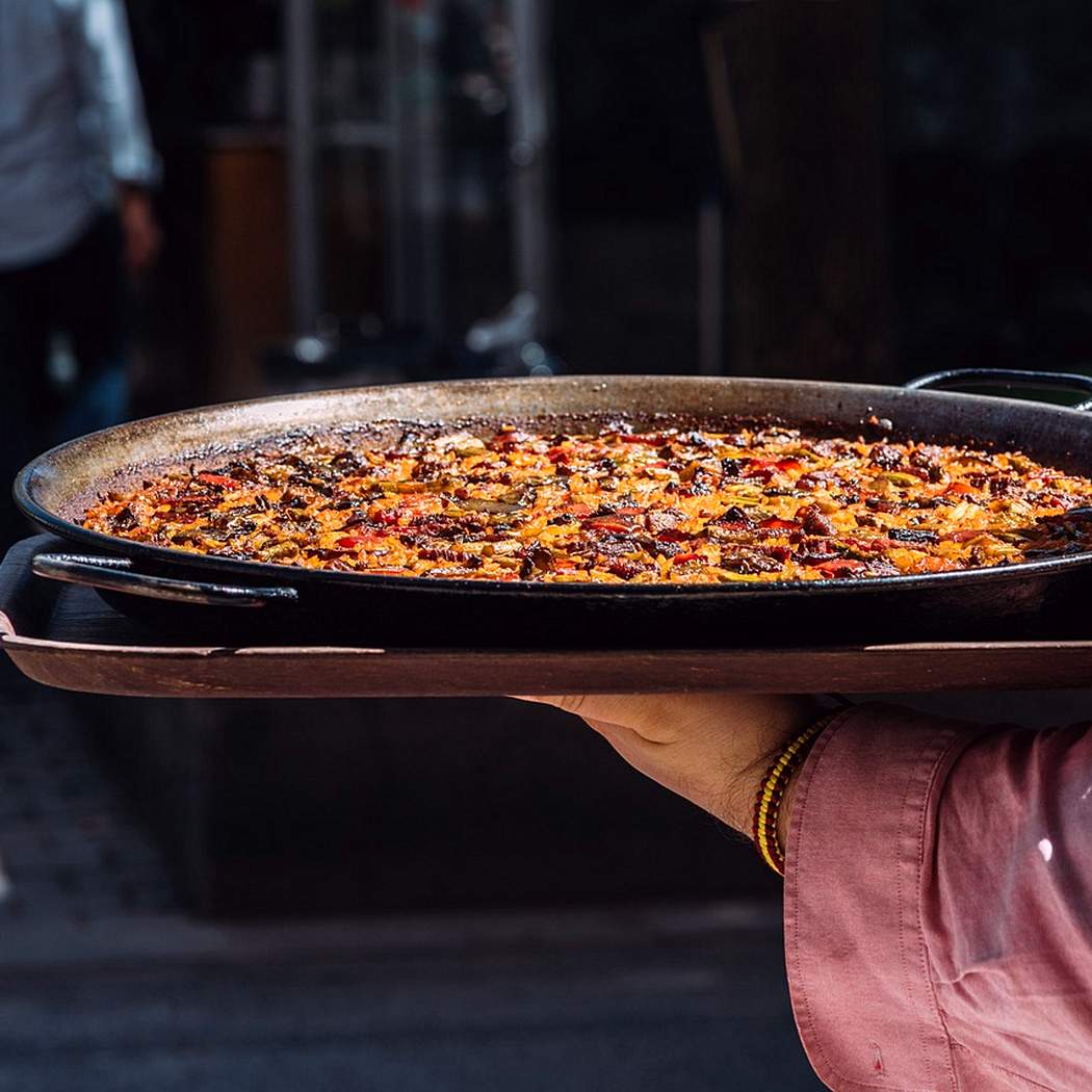 Hagyományos spanyol étel, a Csirkés paella