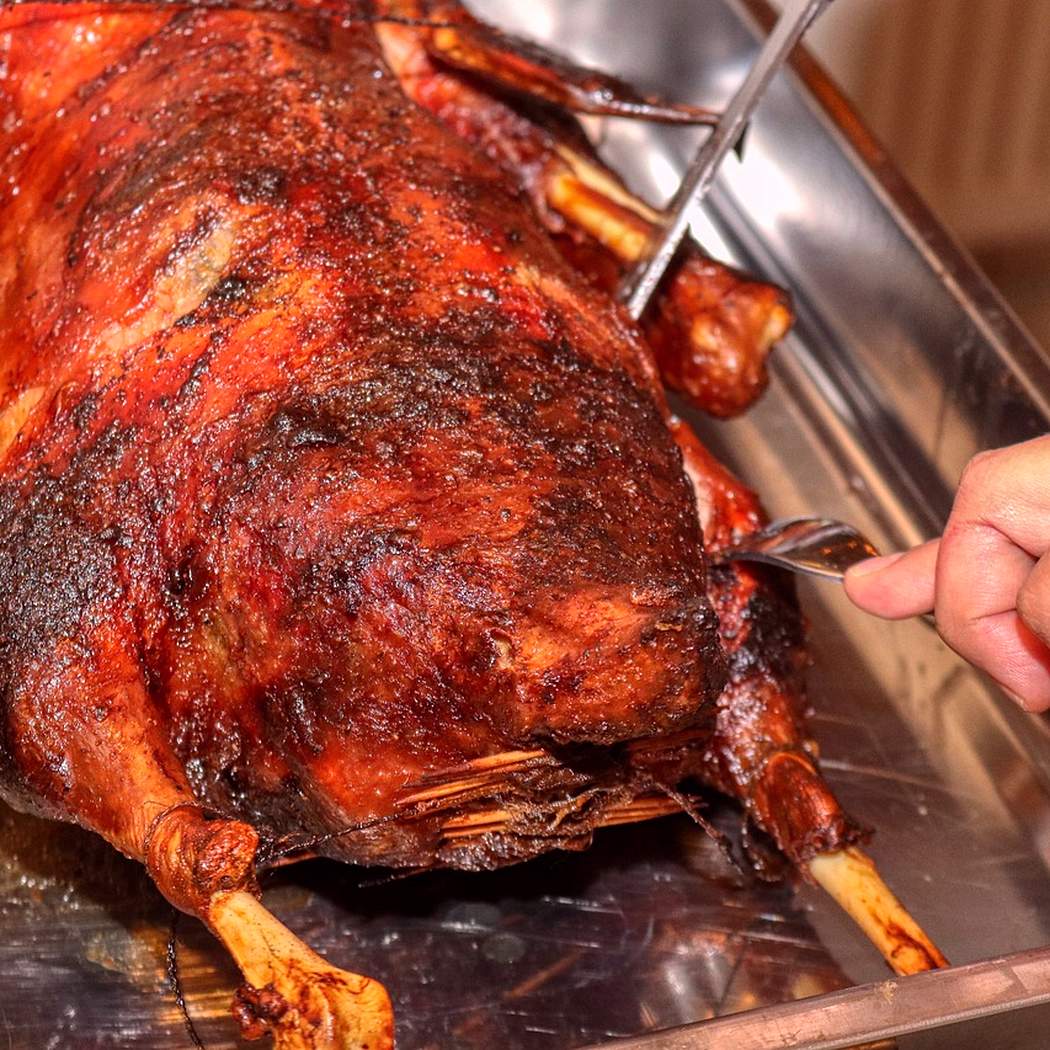 Oca croccante arrostita intera