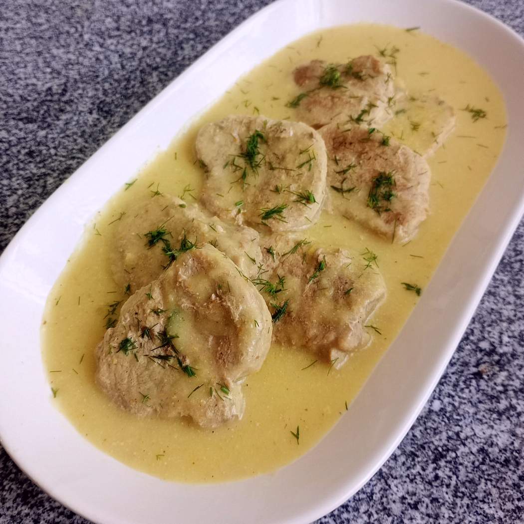 Polędwica w sosie cebulowym