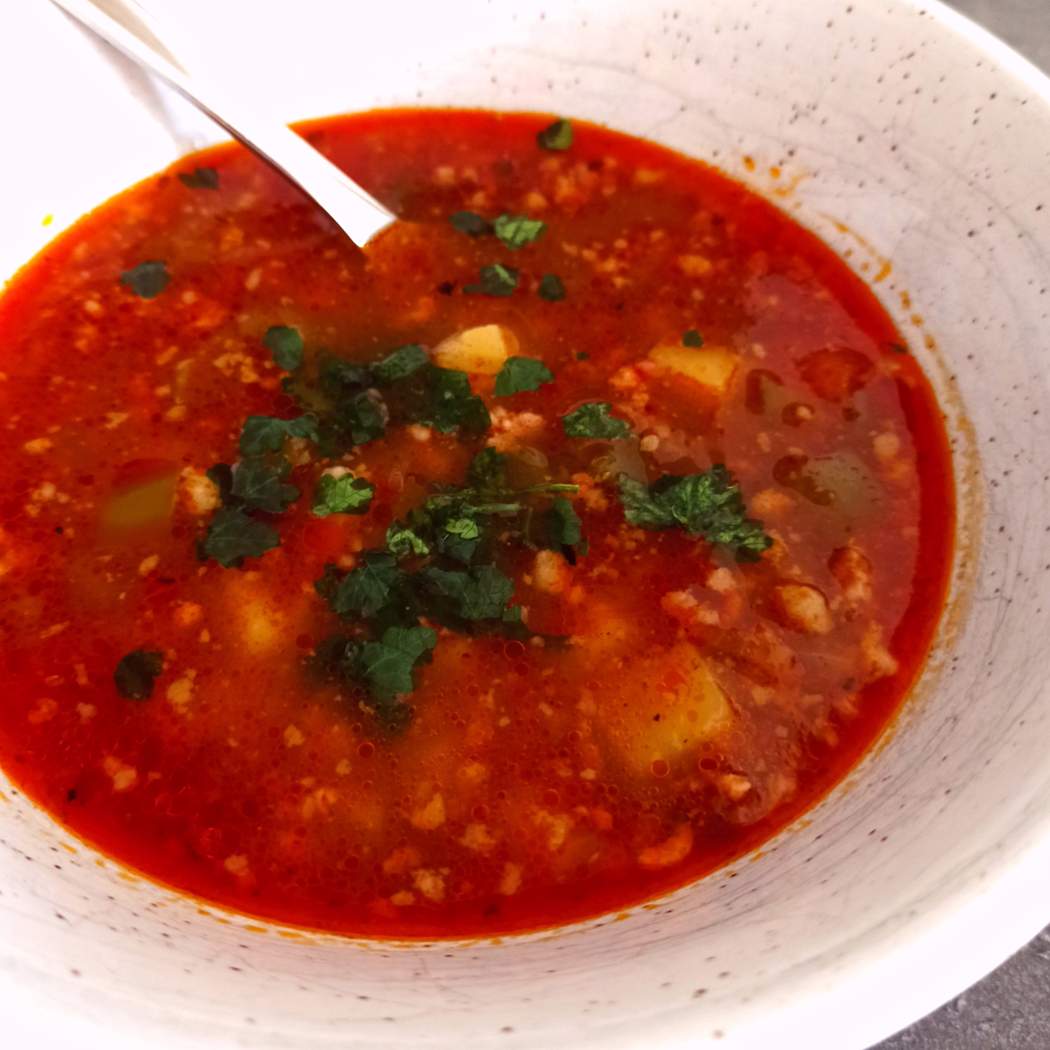 Gulášová polévka z mletého masa recept