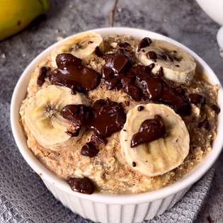 Voorvertoning van recept Gebakken havermoutpap met banaan en chocolade