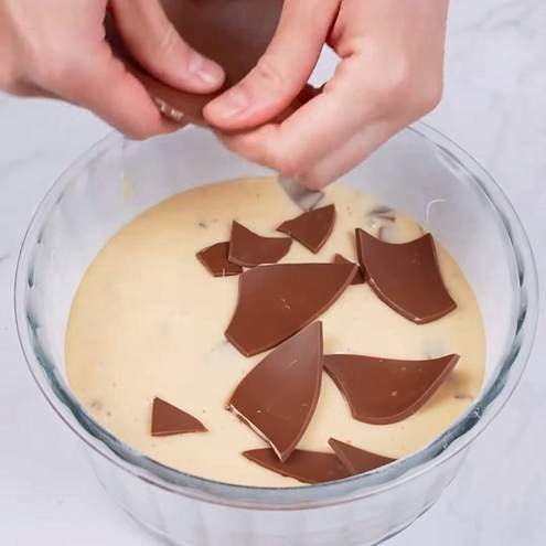 Torta con cioccolato delle uova di pasqua - procedimento 1