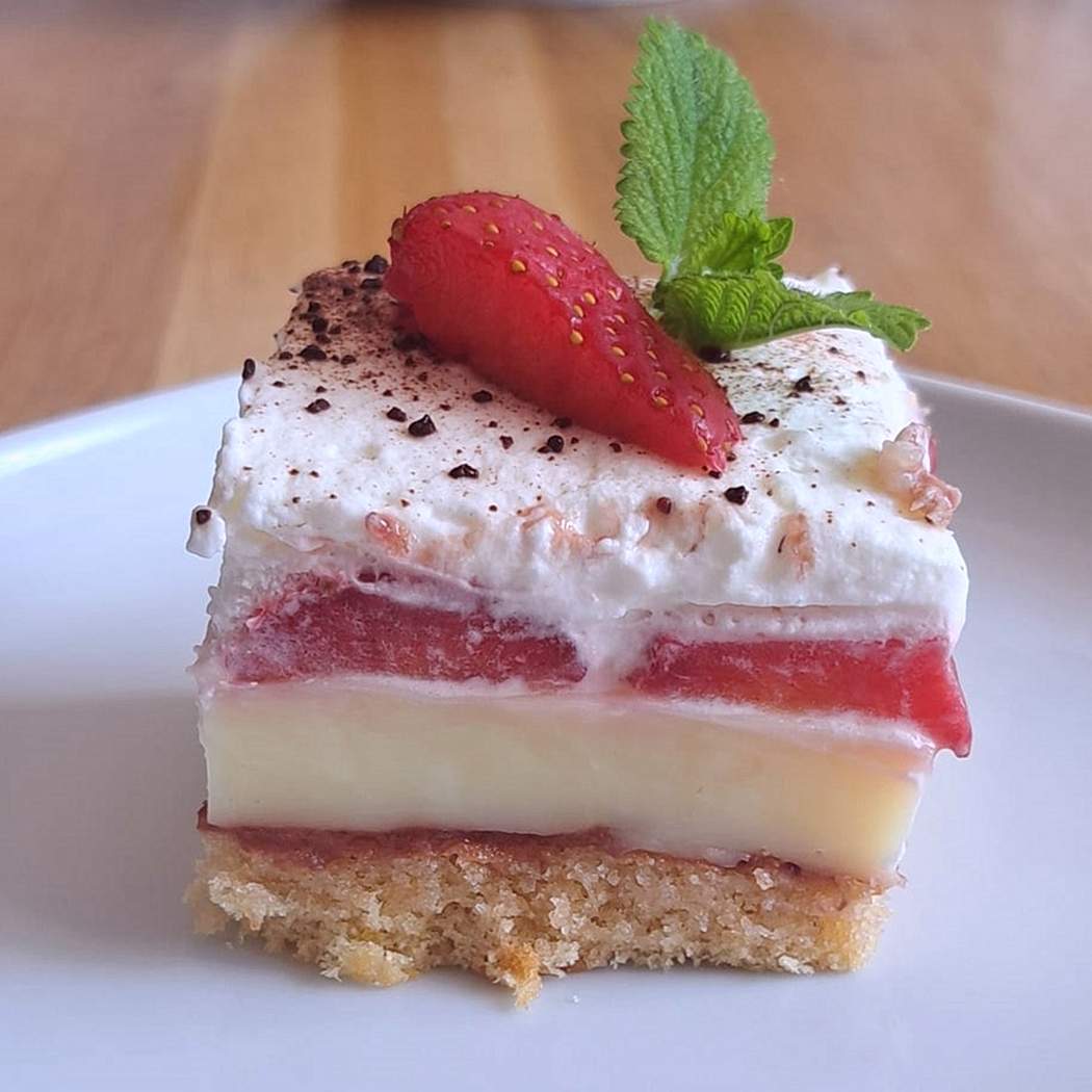 Pudingos torta tejszínnel
