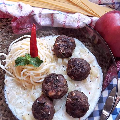 Vleesballetjes in ui-appelsaus - stap voor stap bereiding 1