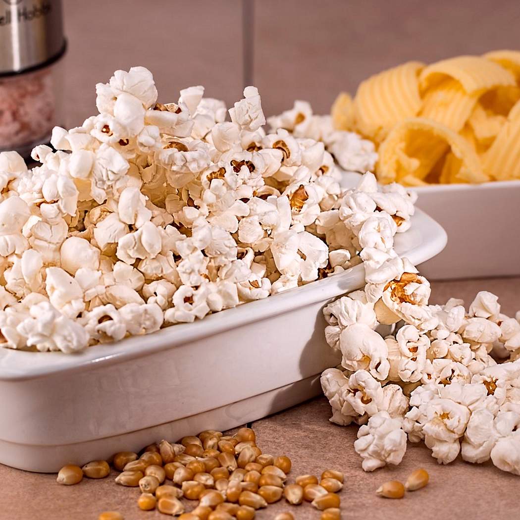 Popcorn z masłem Przekąska na wieczór filmowy