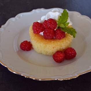 Recipe preview Old-Fashioned Cream Cheese Raspberry Slice