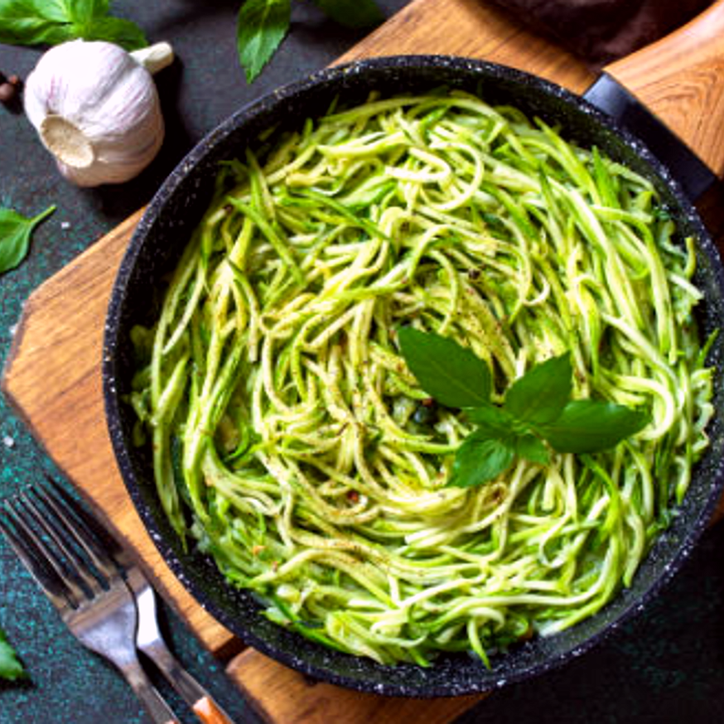 Spaghetti z cukinii z czosnkiem i parmezanem