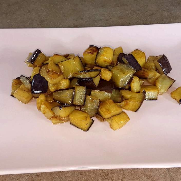 Ricetta per cucinare le melanzane trifolate in padella