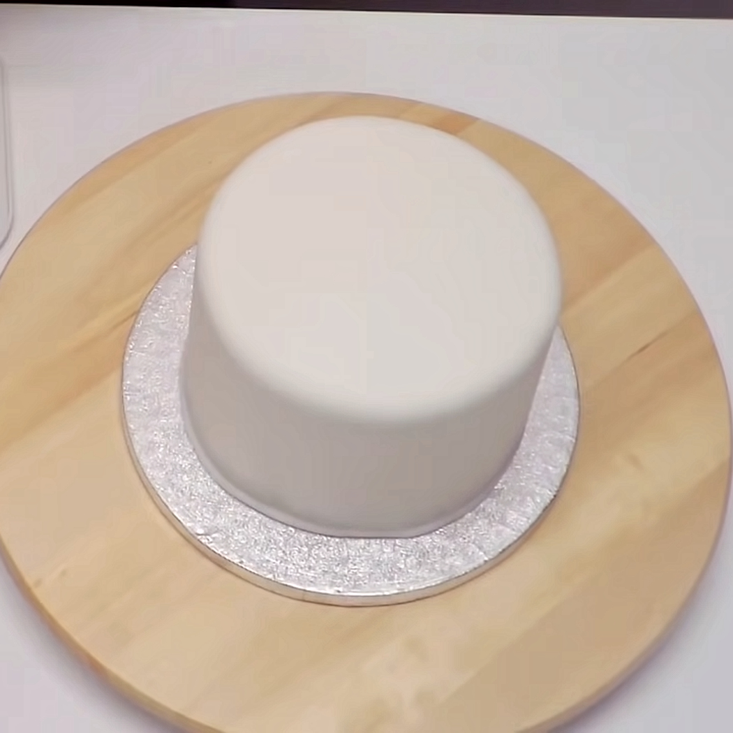 Torta con pasta di zucchero