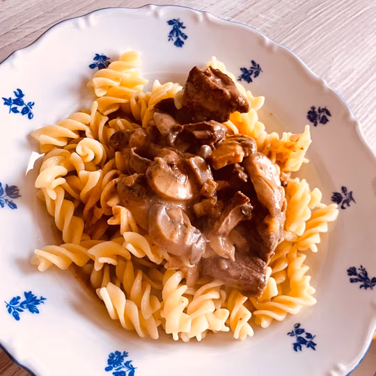 Náhled receptu Smetanová omáčka na těstoviny s hovězím masem