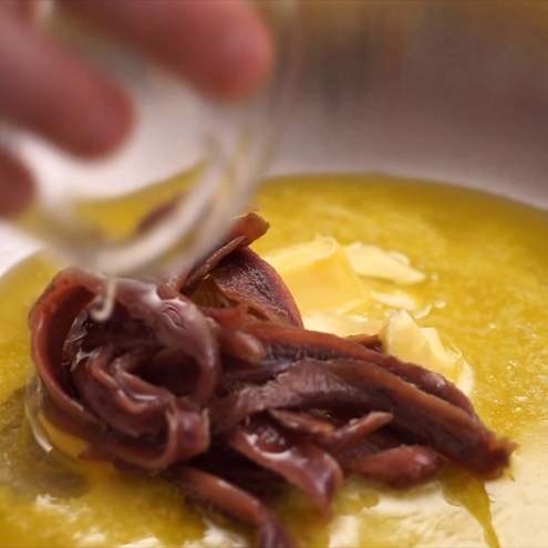 Pasta con le alici fresche e pangrattato - procedimento 1