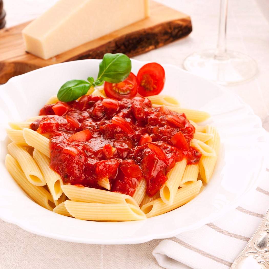 Pasta con salsa di pomodoro