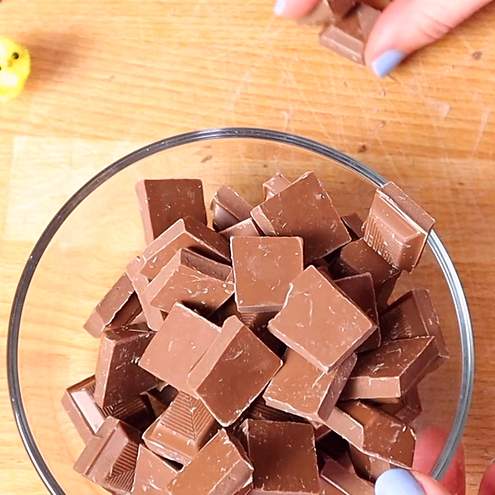 Ricetta uova di pasqua fondente - procedimento 1