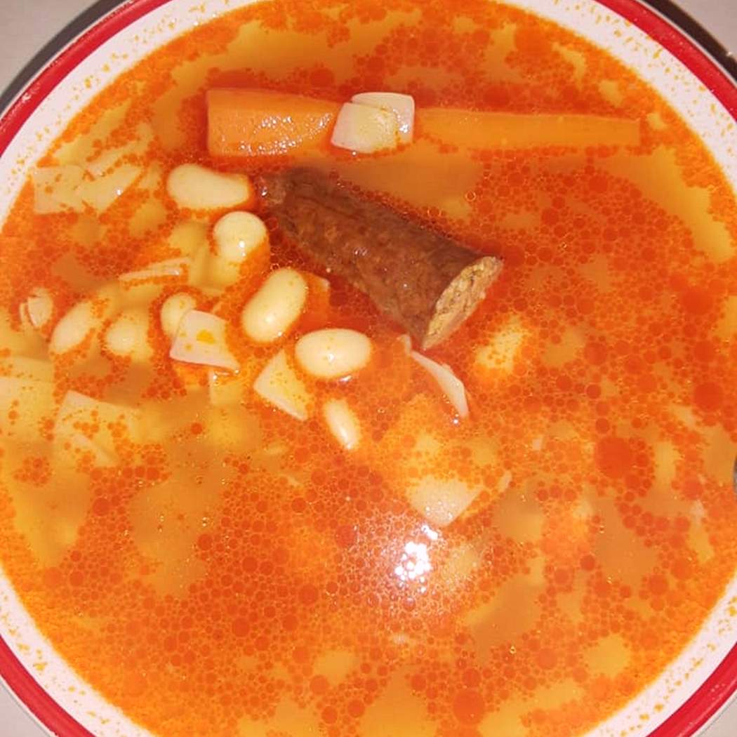 Zuppa di fagioli in scatola