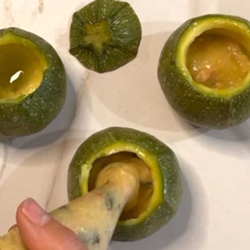 Zucchine tonde ripiene cotte al vapore - procedimento 1