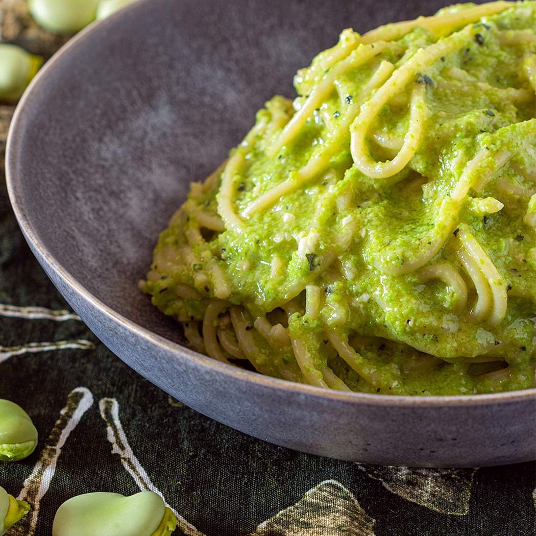 Pesto di fave e mandorle