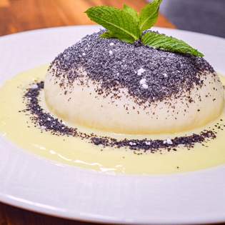 Voorvertoning van recept Alpen dumpling Germknödel met vanillesaus