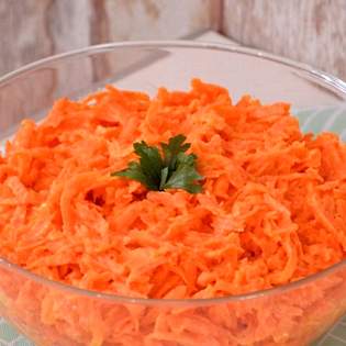 Previsualización de la receta Ensalada de zanahorias con rábano picante