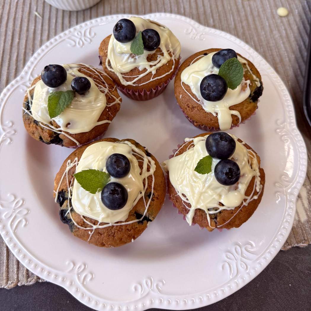 Čučoriedkové muffiny s bielou čokoládou