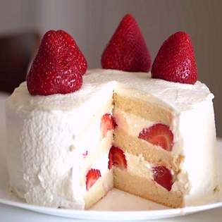 Erdbeertorte mit Sahne einfach backen - Rezeptvorschau
