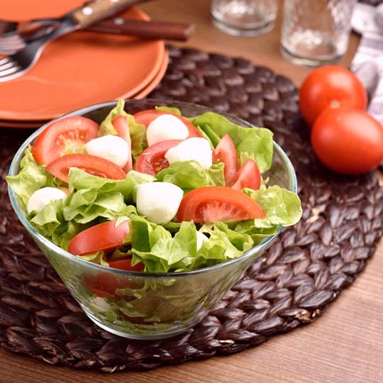 Anteprima ricetta Insalata di lattuga con mozzarella e pomodori