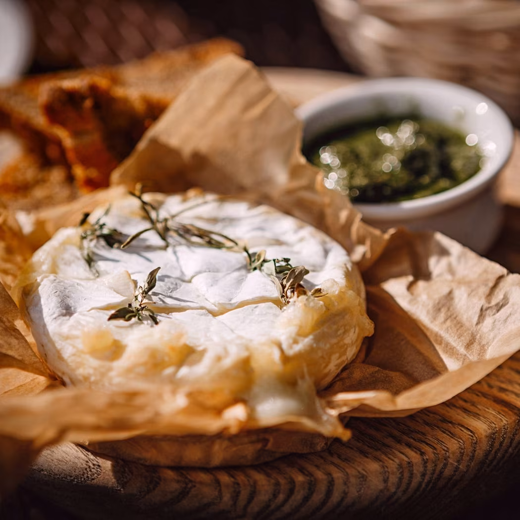 Camembert la cuptor cu rozmarin