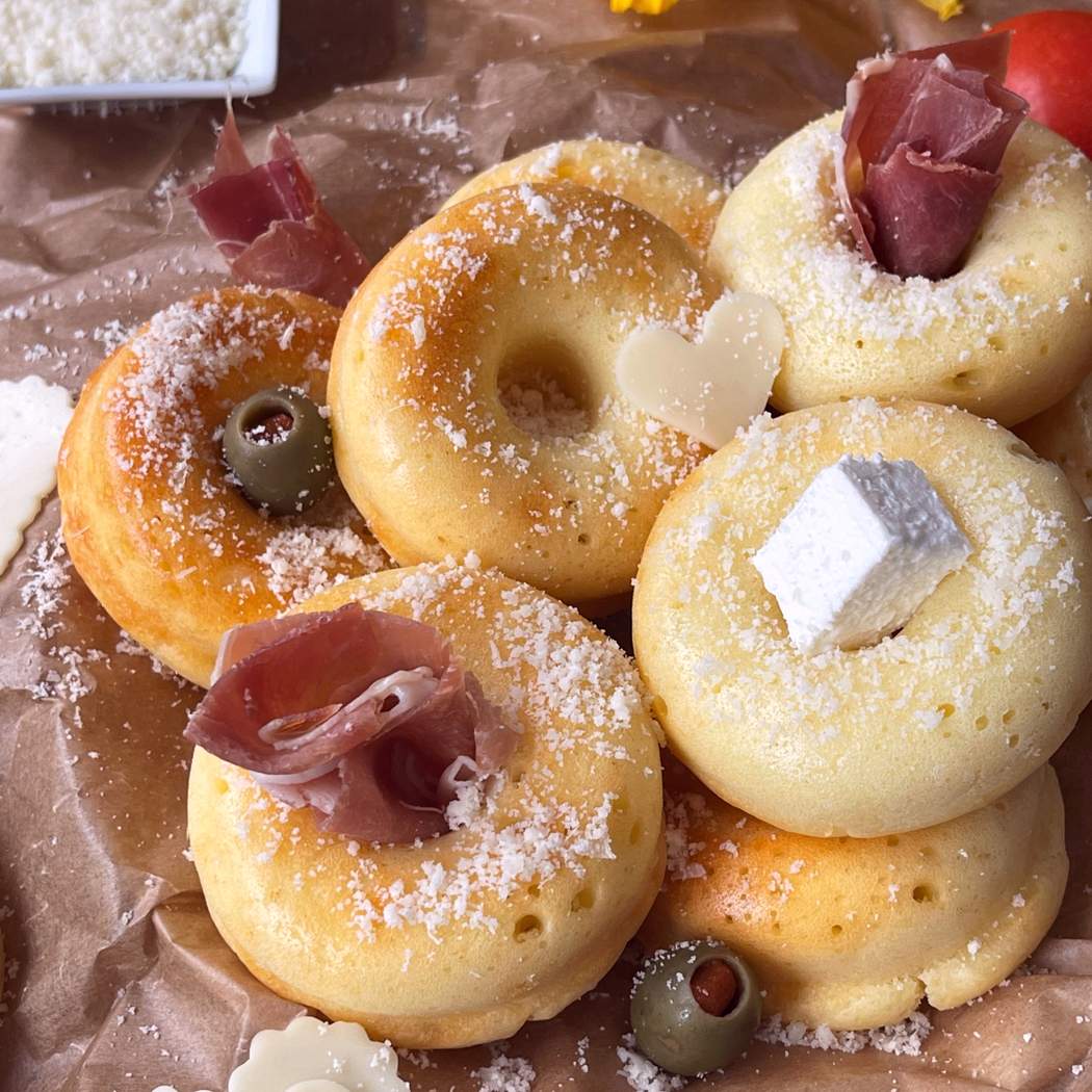 Ciambelle salate con yogurt e feta