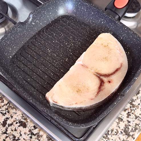 Pesce spada in padella ricetta - procedimento 1